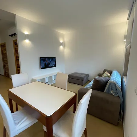 Newly Renovated 13a Olbia